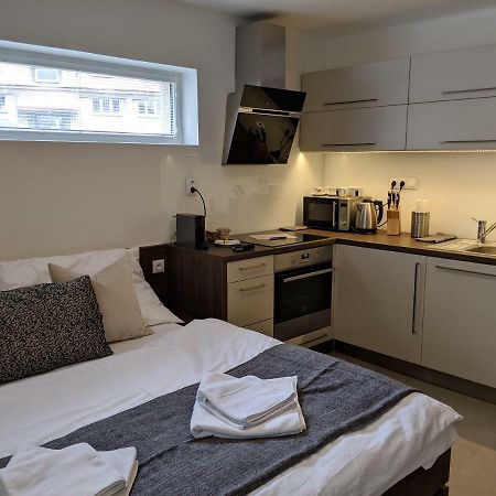 Ap10 - Apartments 4U Brezinova "Overnight Simply" Hradec Kralove Ngoại thất bức ảnh