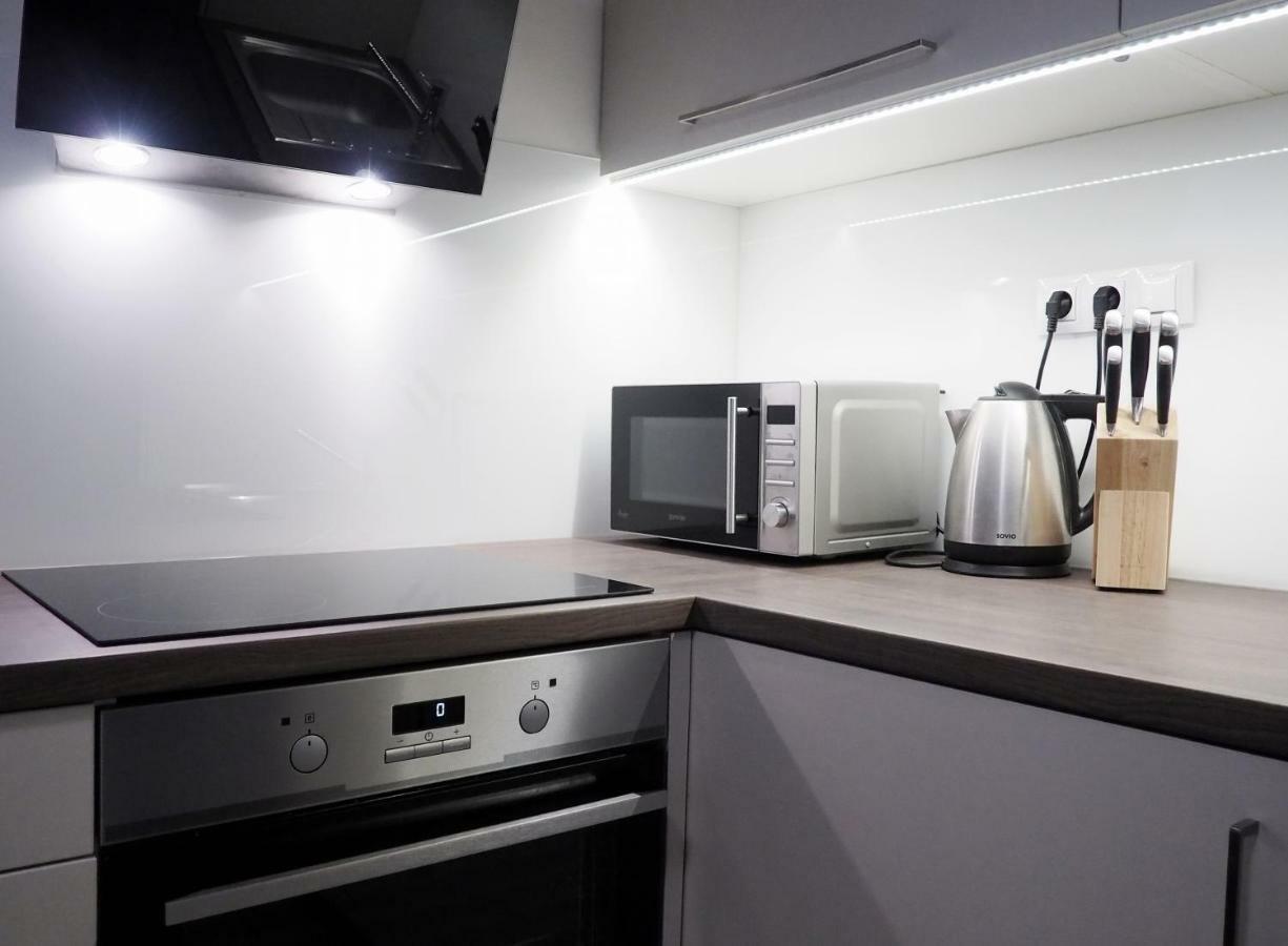 Ap10 - Apartments 4U Brezinova "Overnight Simply" Hradec Kralove Ngoại thất bức ảnh