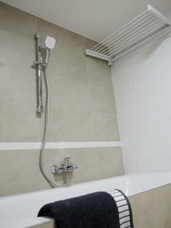 Ap10 - Apartments 4U Brezinova "Overnight Simply" Hradec Kralove Ngoại thất bức ảnh