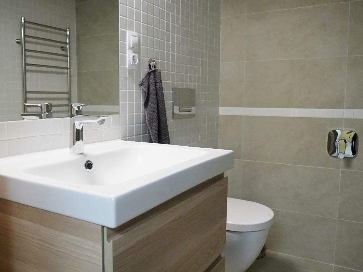 Ap10 - Apartments 4U Brezinova "Overnight Simply" Hradec Kralove Ngoại thất bức ảnh