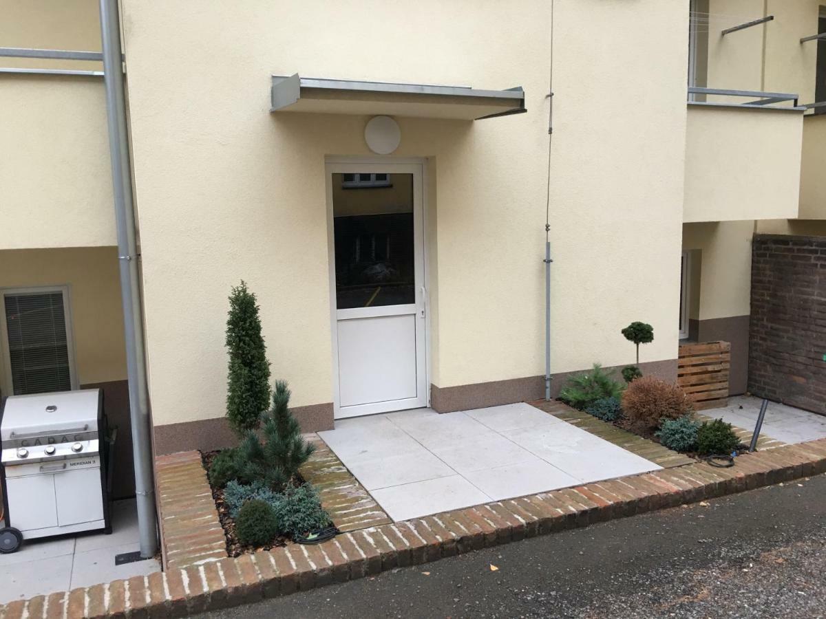 Ap10 - Apartments 4U Brezinova "Overnight Simply" Hradec Kralove Ngoại thất bức ảnh